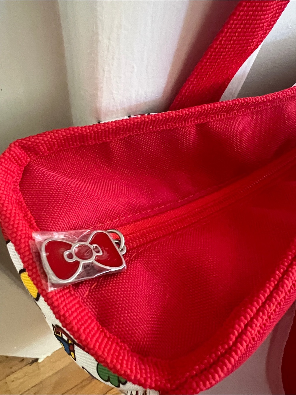 Igloo x Hello Kitty® Dual Compartment Tote Cooler Bag - Picture 4 of 8